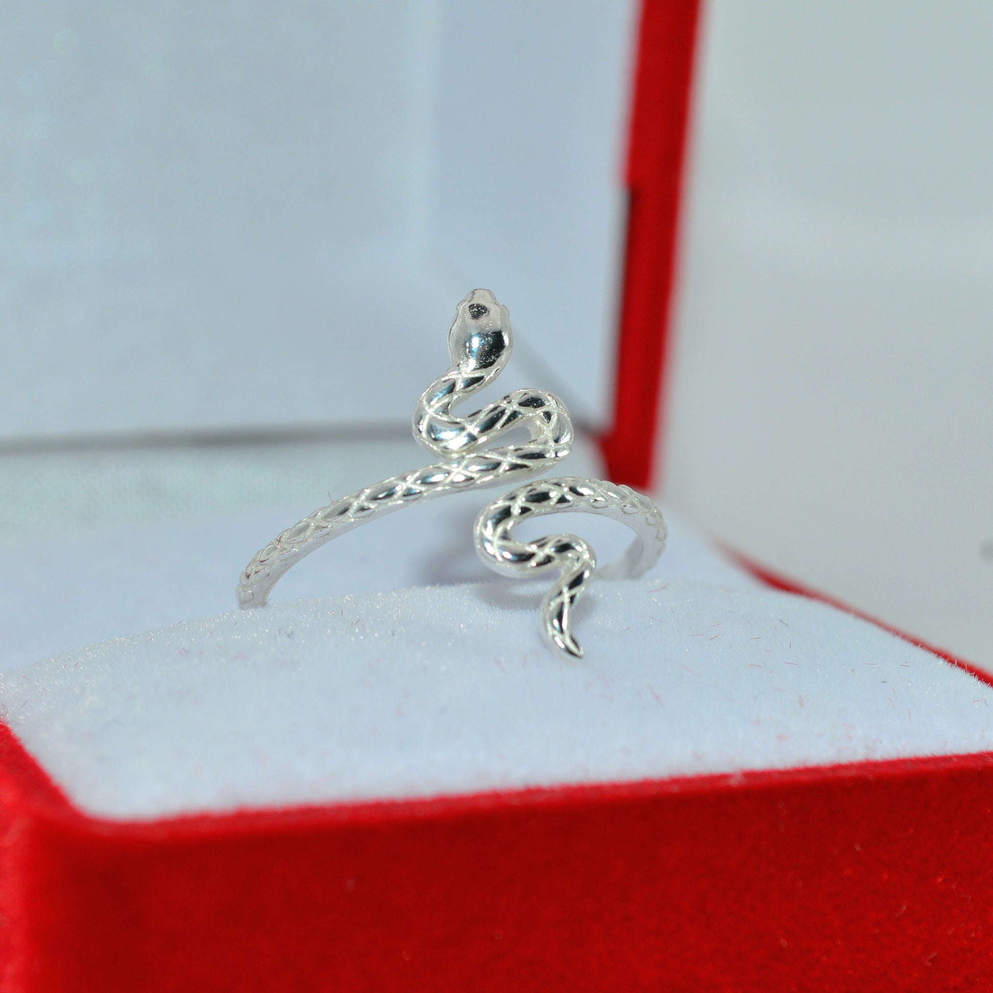 Sterling Silver - Serpent Ring right tilt close