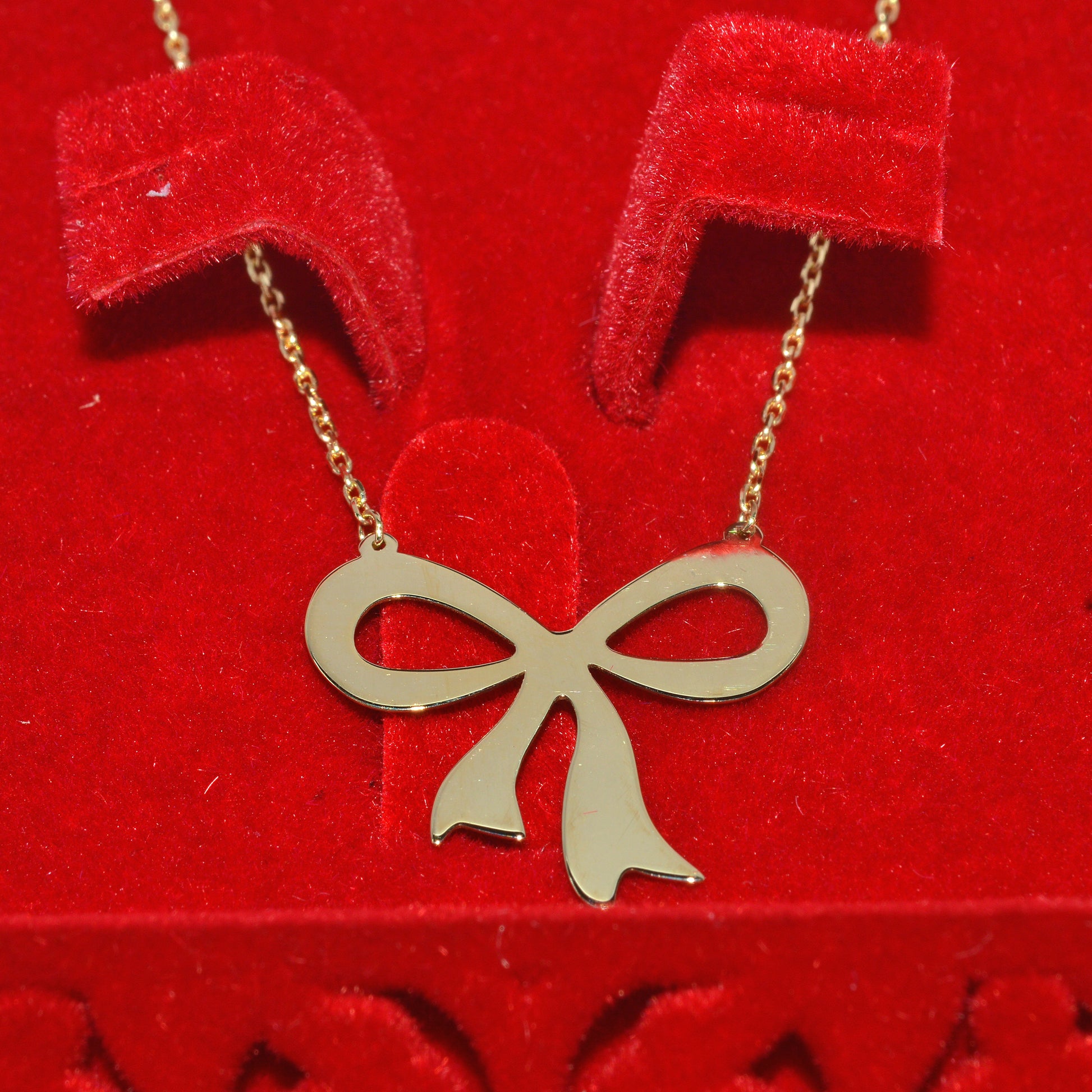 18ct Gold Ribbon Necklace front close