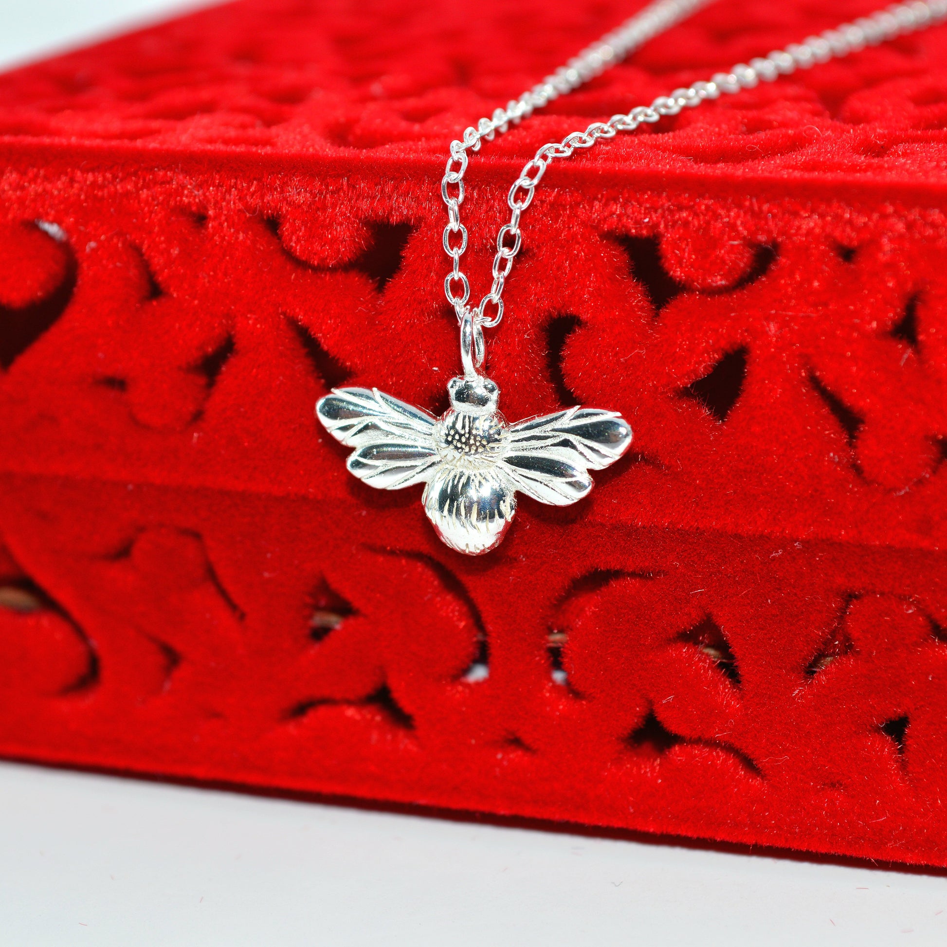 Sterling Silver - BumbleBee Necklace left tilt close