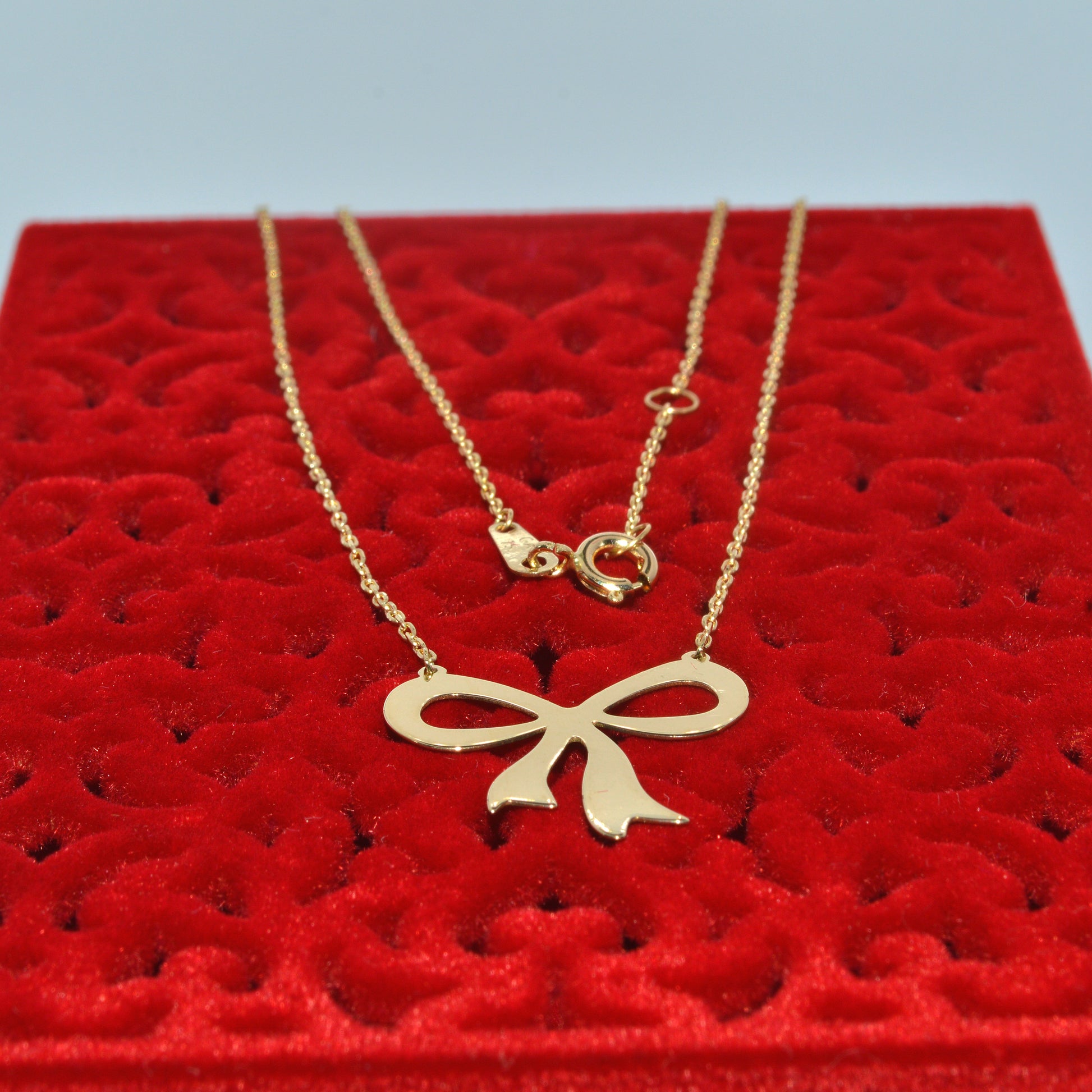 18ct Gold Ribbon Necklace clasp 