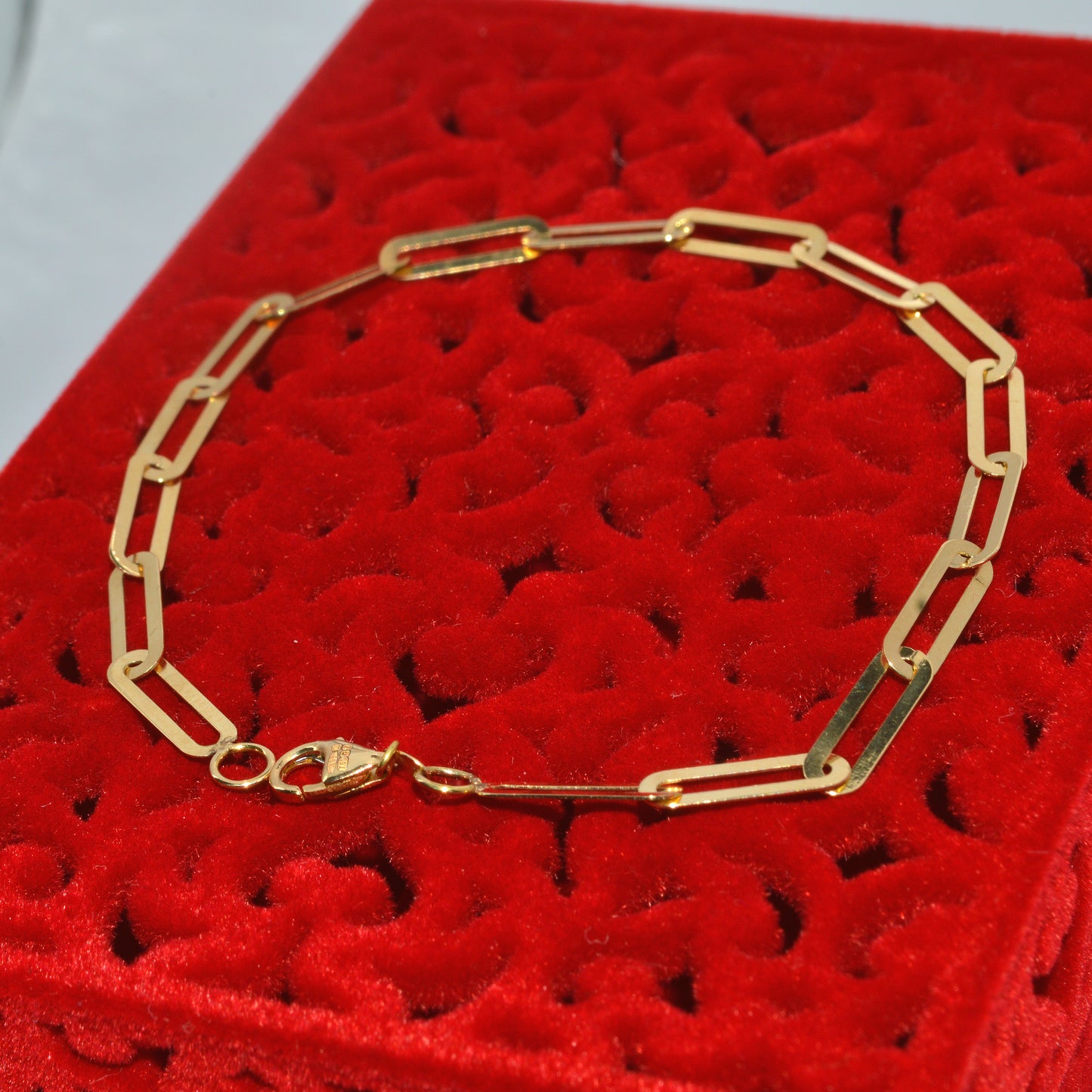 18ct Gold Paperclip Bracelet left tilt