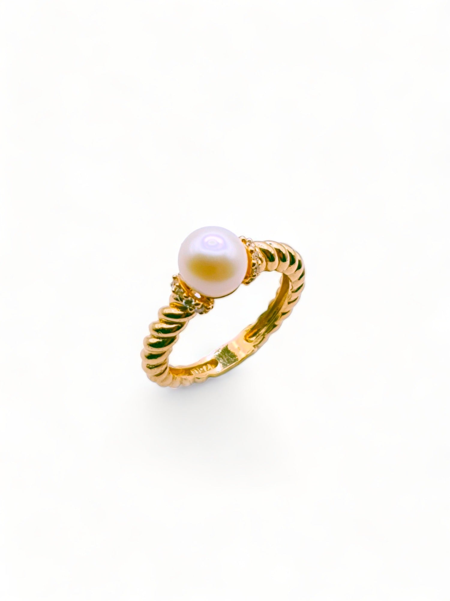 Solid 18ct Gold Women's Twist & Pearl Ring, angled photo