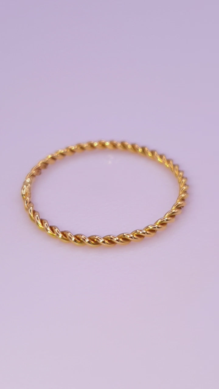 Solid 18ct Gold Women's Twist Ring, product video