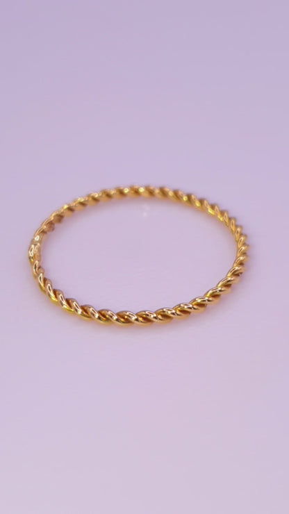 Solid 18ct Gold Women's Twist Ring, product video