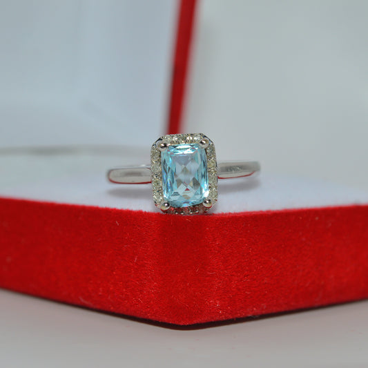 9ct White Gold - Topaz & Diamond Ring front on close