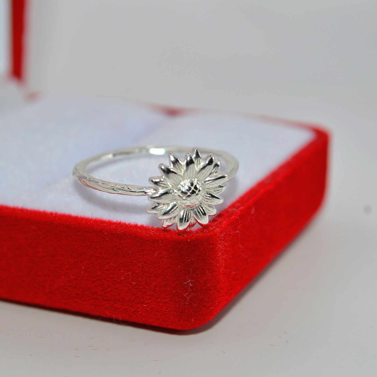 Sterling Silver - Flower Ring right tilt box