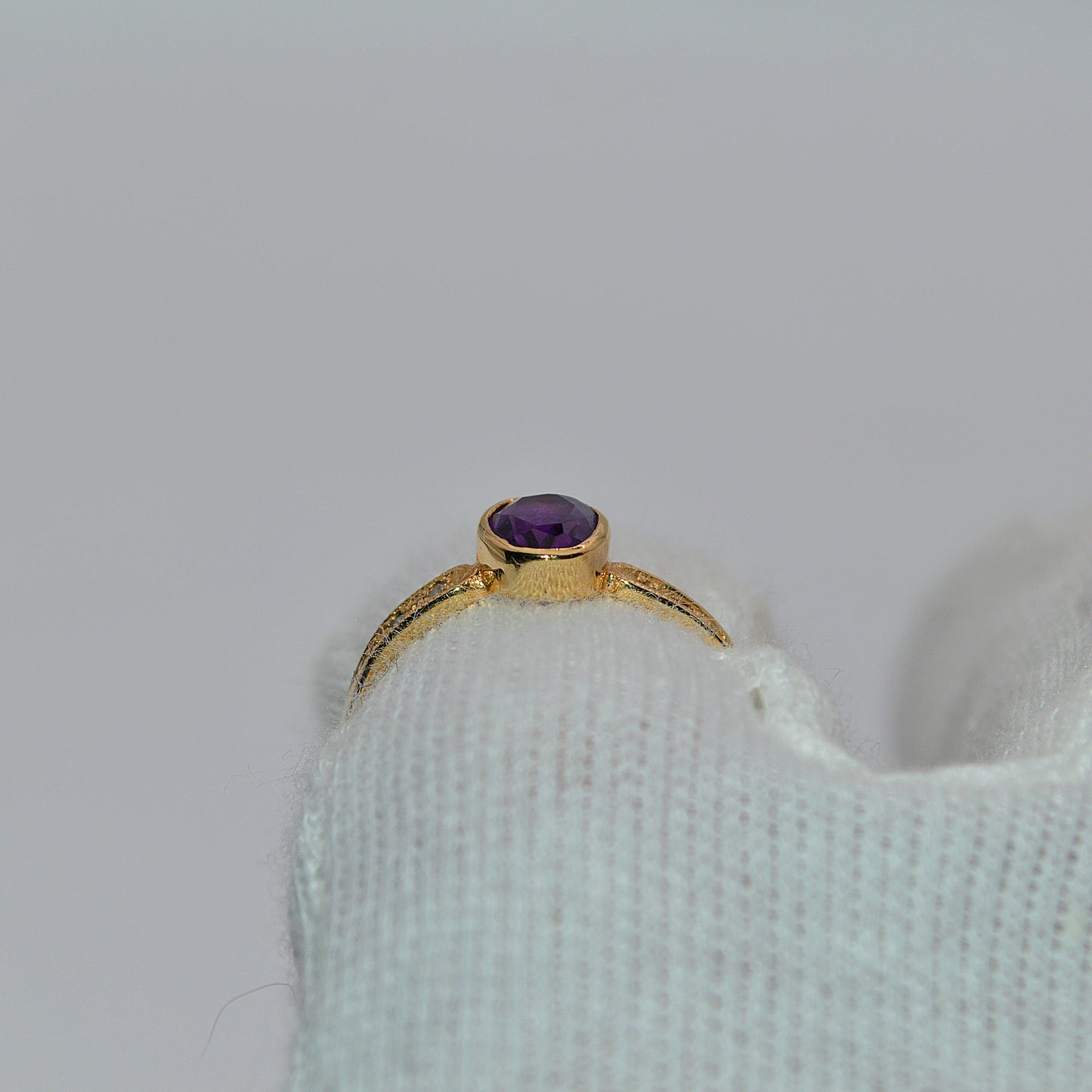 Vintage 1981 - 9ct Gold - Amethyst & Diamond Ring finger rear on