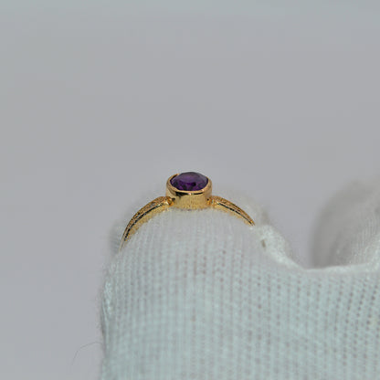 Vintage 1981 - 9ct Gold - Amethyst & Diamond Ring finger rear on