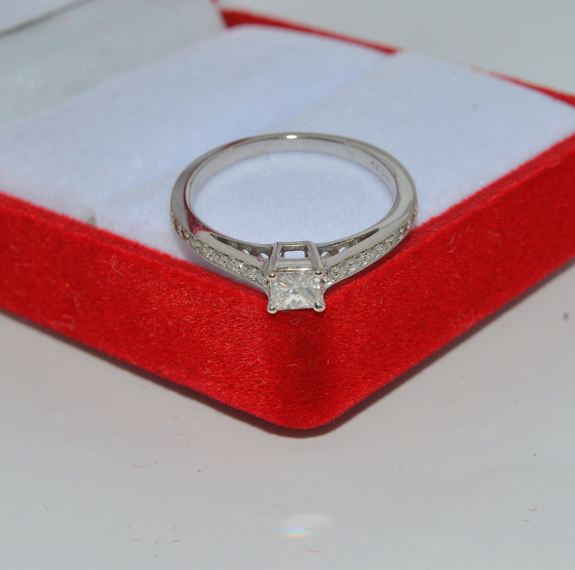 18ct Gold - Princess Cut Diamond Ring top down