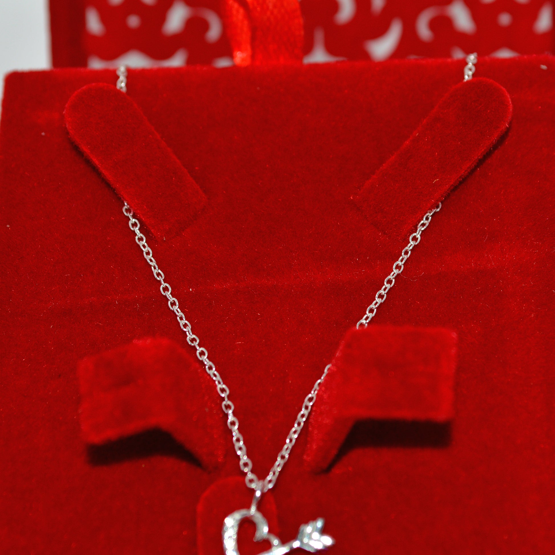 Sterling Silver - Cupids Arrow Necklace chain close