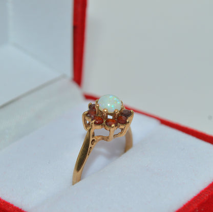 Vintage 1970 - 9ct Gold - Opal & Garnet Ring upright right tikt