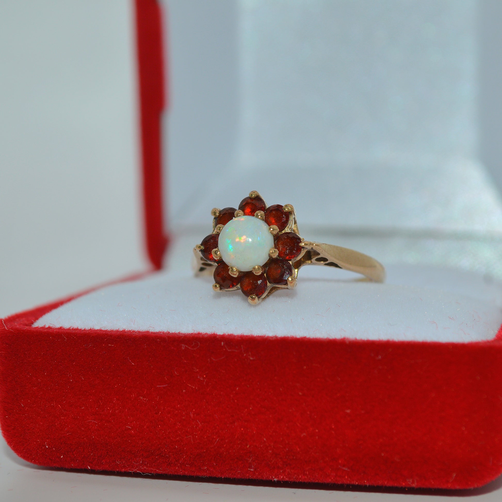 Vintage 1970 - 9ct Gold - Opal & Garnet Ring close left tilt