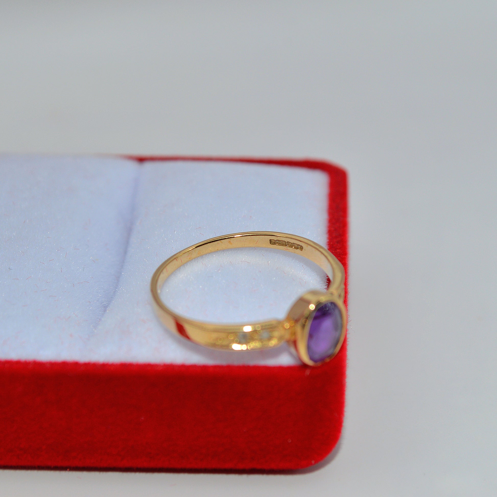 Vintage 1981 - 9ct Gold - Amethyst & Diamond Ring hallmark pic