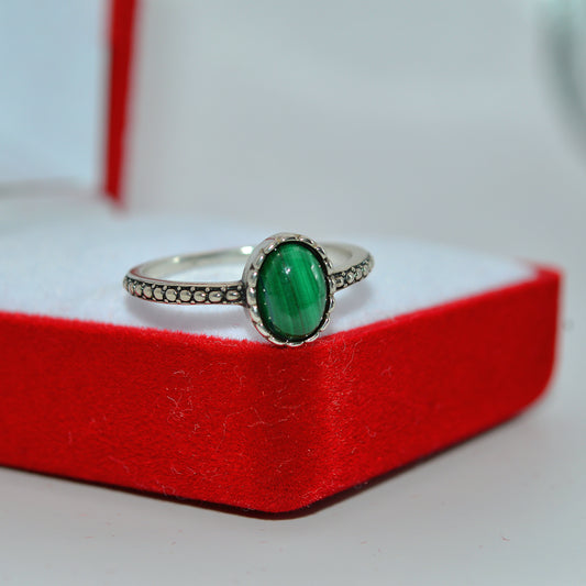 Sterling Silver - Malachite Ring right sngled box close