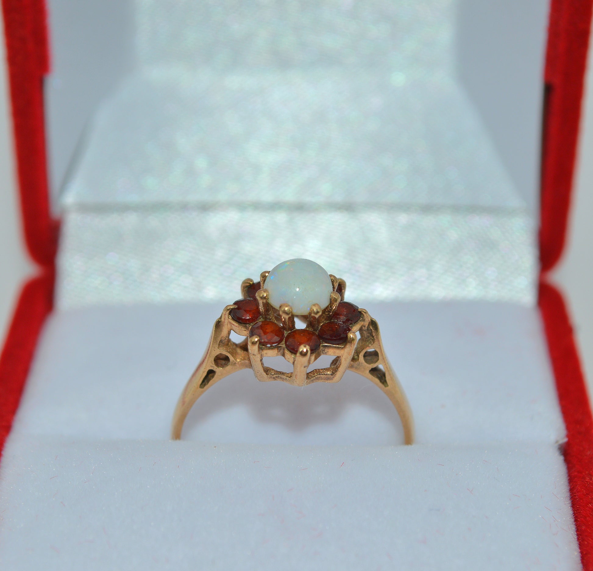 Vintage 1970 - 9ct Gold - Opal & Garnet Ring upright close