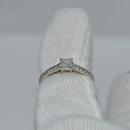 18ct Gold - Princess Cut Diamond Ring finger bottom