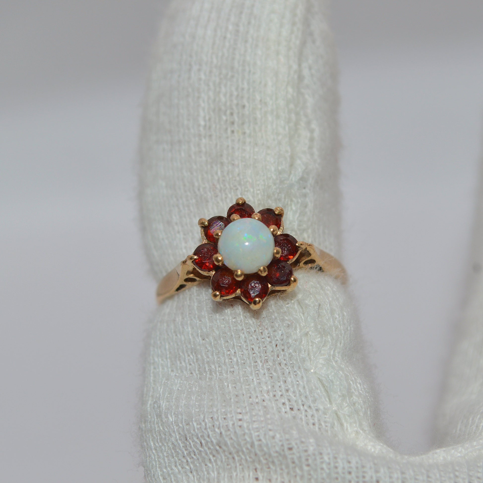 Vintage 1970 - 9ct Gold - Opal & Garnet Ring finger top down