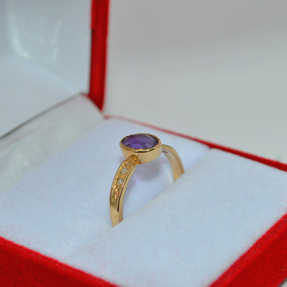 Vintage 1981 - 9ct Gold - Amethyst & Diamond Ring box tilted right top