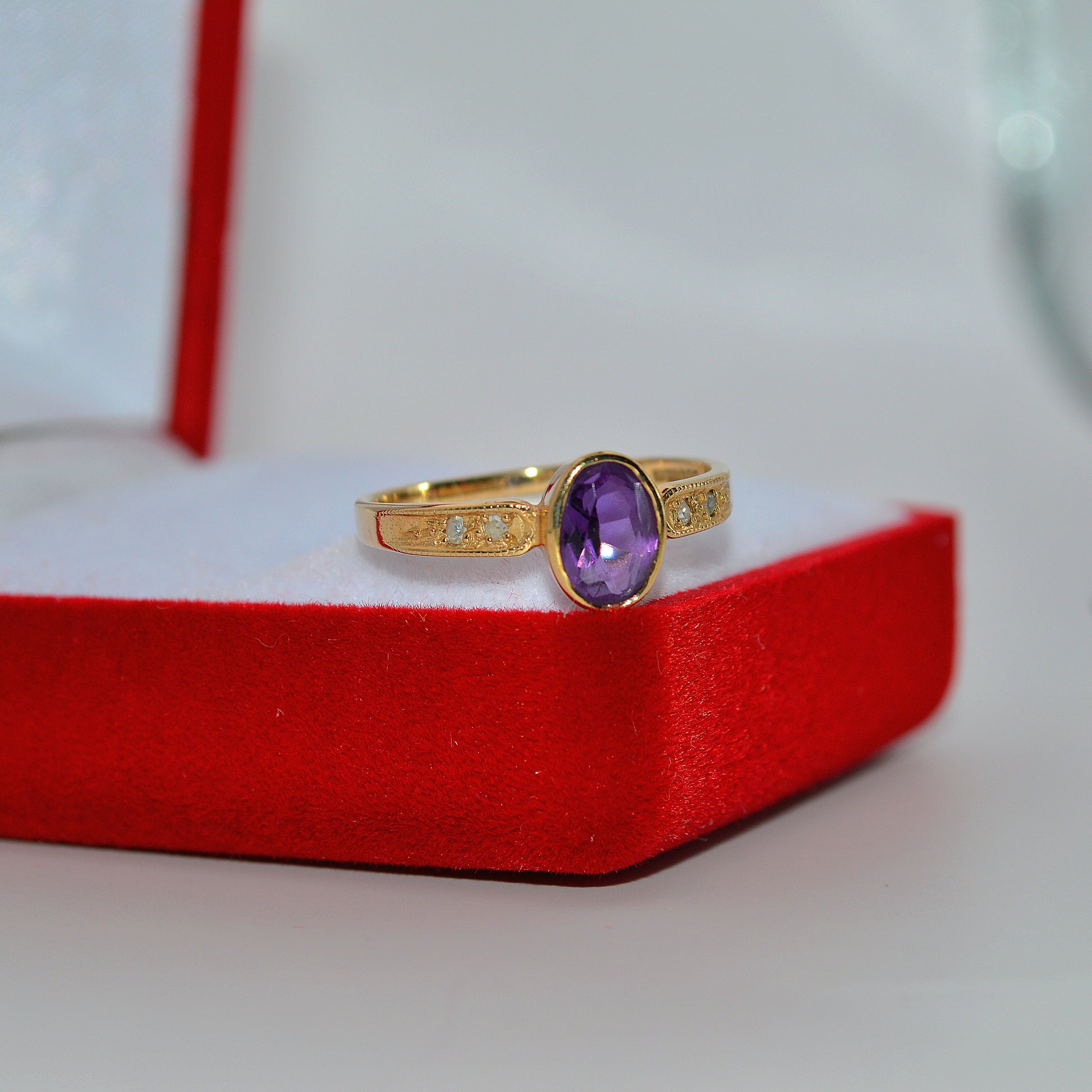 Vintage 1981 - 9ct Gold - Amethyst & Diamond Ring tilt right front on