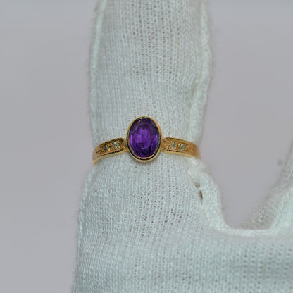 Vintage 1981 - 9ct Gold - Amethyst & Diamond Ring finger top down 