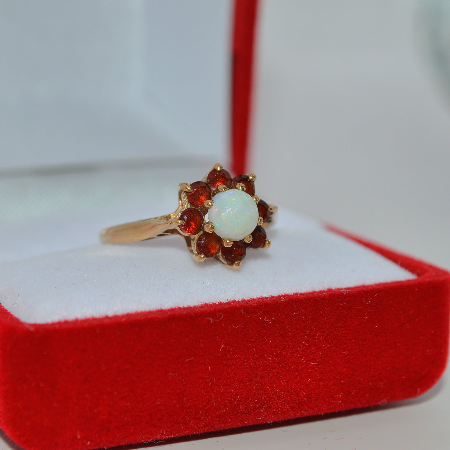 Vintage 1970 - 9ct Gold - Opal & Garnet Ring close right tilt